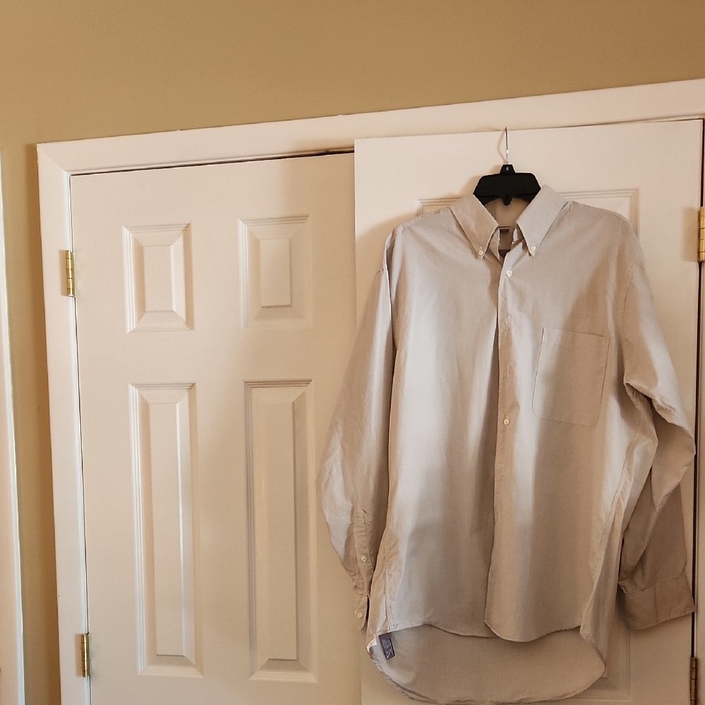 Geoffrey Beene Light Gray Casual Button Down Shirt